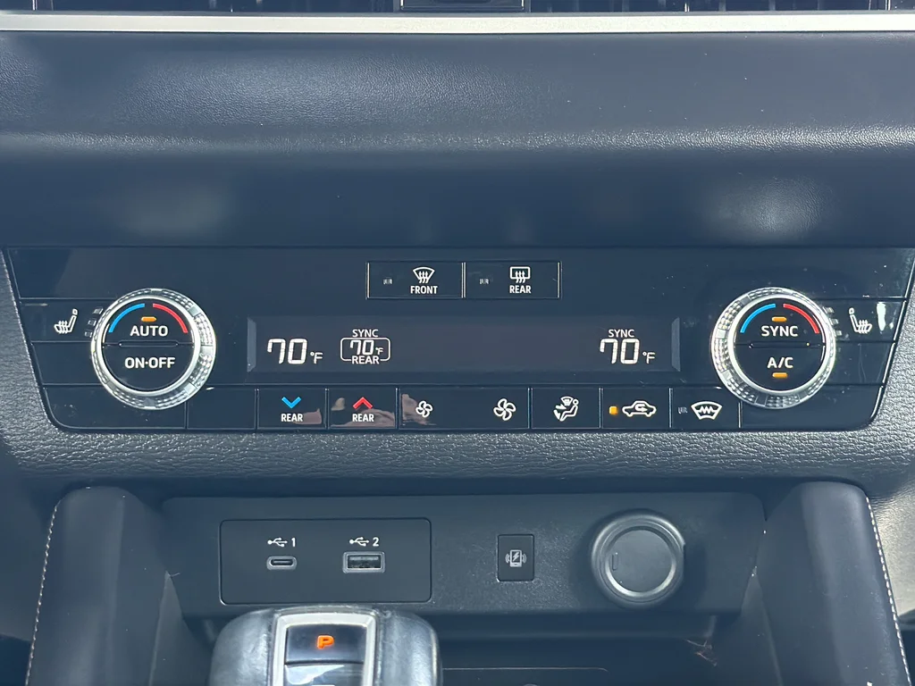 Used 2022 Black Mitsubishi SEL image 17
