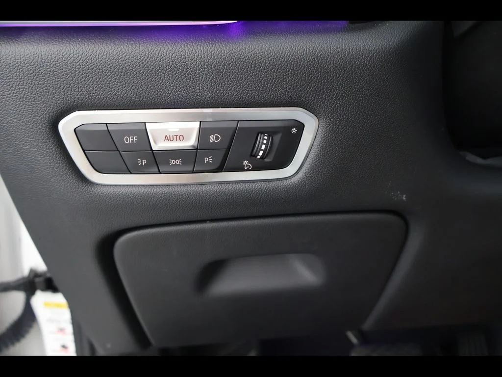 Used 2023 White BMW sDrive40i image 32