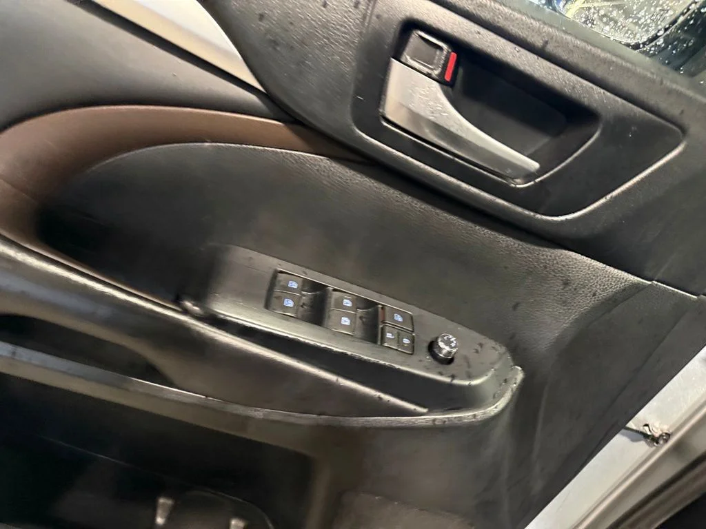 Used 2019 Silver Toyota XLE image 6