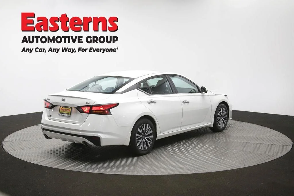 Used 2024 White Nissan 2.5 SV image 44