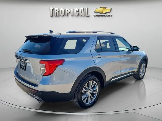 Used 2023 Silver Ford Limited image 5