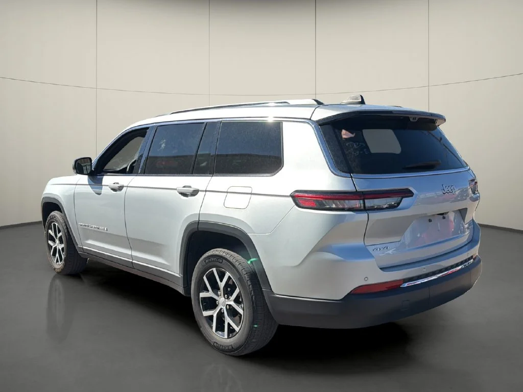 Used 2024 Silver Jeep Limited image 5