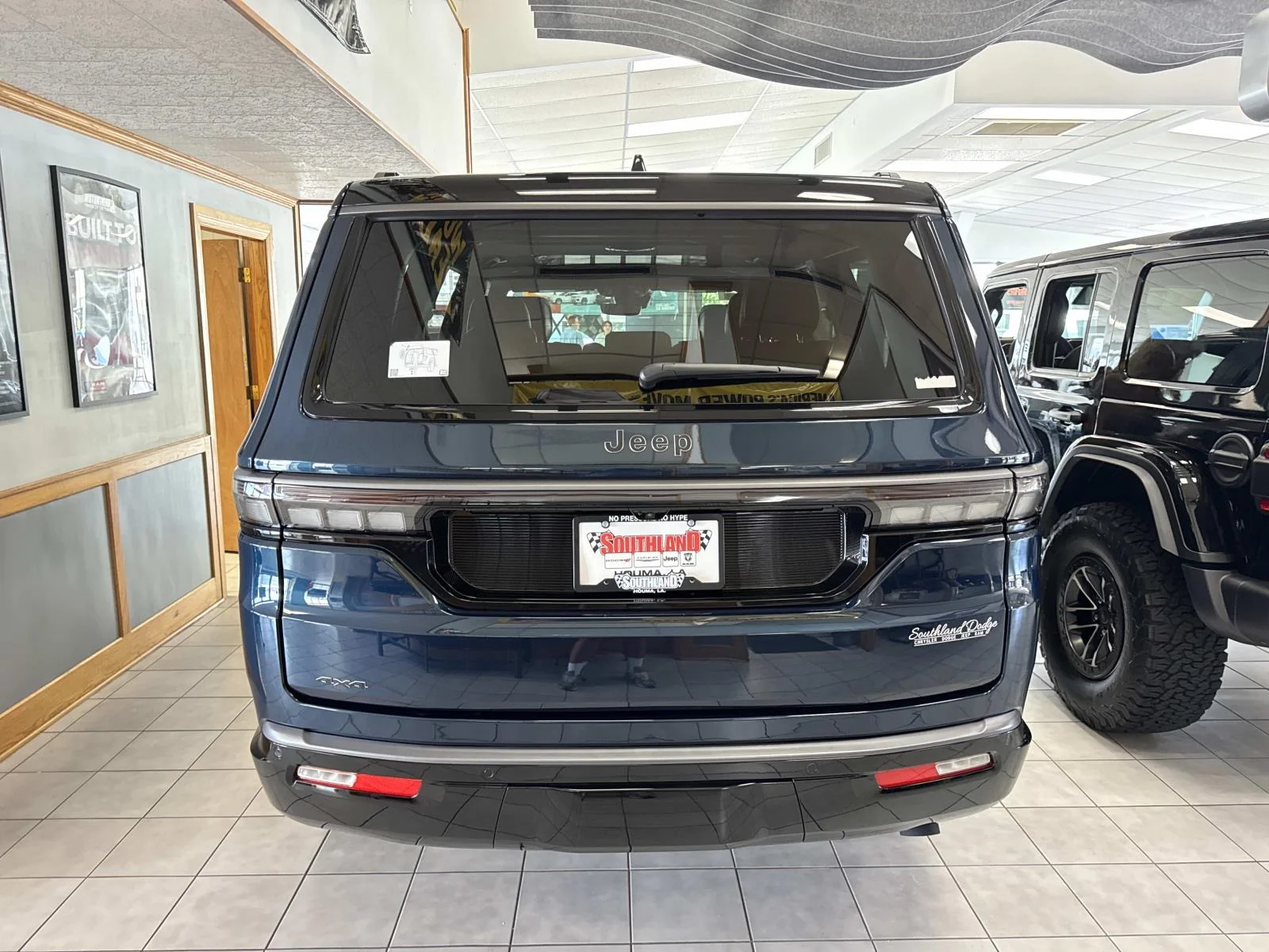 New 2026 Fathom Blue Pearl-Coat Exterior Paint (Late Availability) Jeep Upland image 5