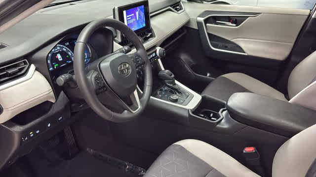 Used 2025 Silver Sky Metallic Toyota Hybrid XLE image 28