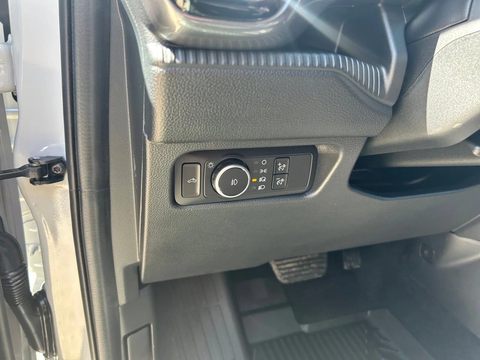 New 2026 Avalanche Ford Lariat image 15