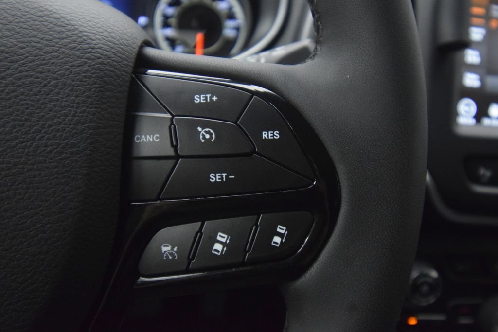 Used 2023 Gray Jeep Altitude image 27