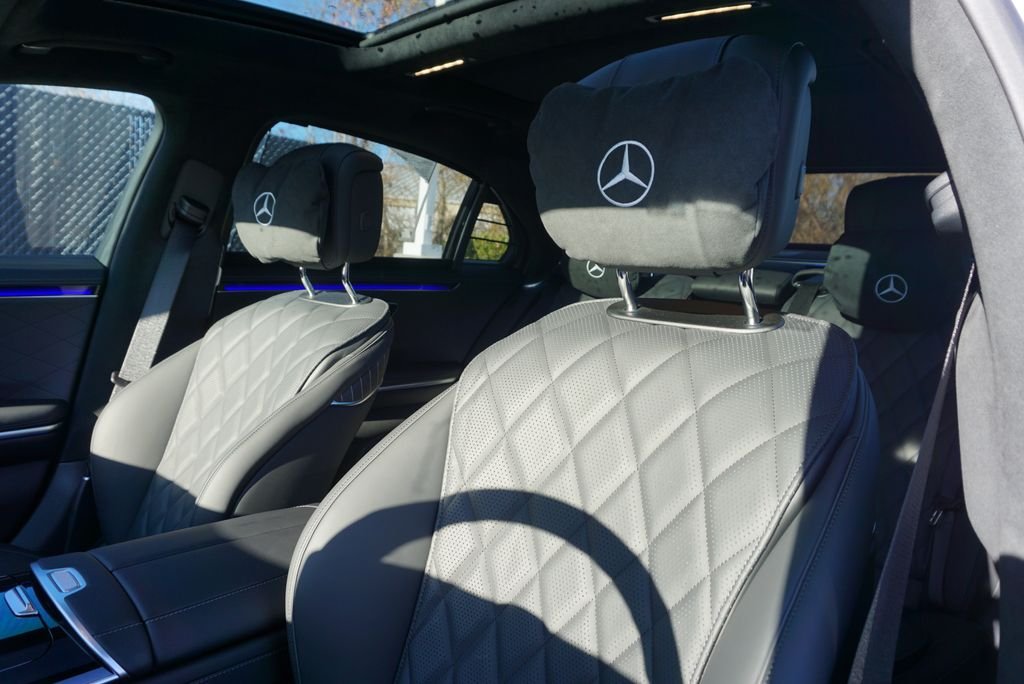 New 2026 MANUFAKTUR Moonlight White Magno Mercedes-Benz S 580 image 11