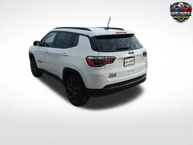 New 2026 Bright White Clearcoat Jeep Latitude image 3