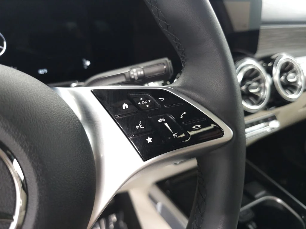 New 2026 Polar White Mercedes-Benz GLB 250 image 12