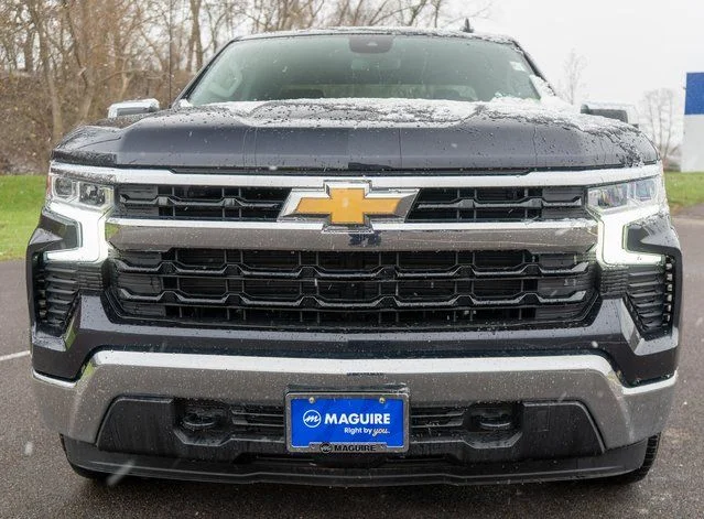Used 2022 Gray Chevrolet LT image 3