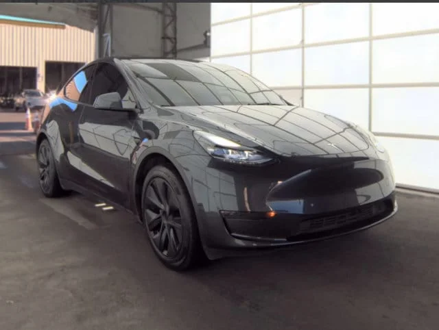 Used 2024 Tesla Model Y Long Range with VIN 7SAYGDED1RA324056 for sale in Phoenix, AZ