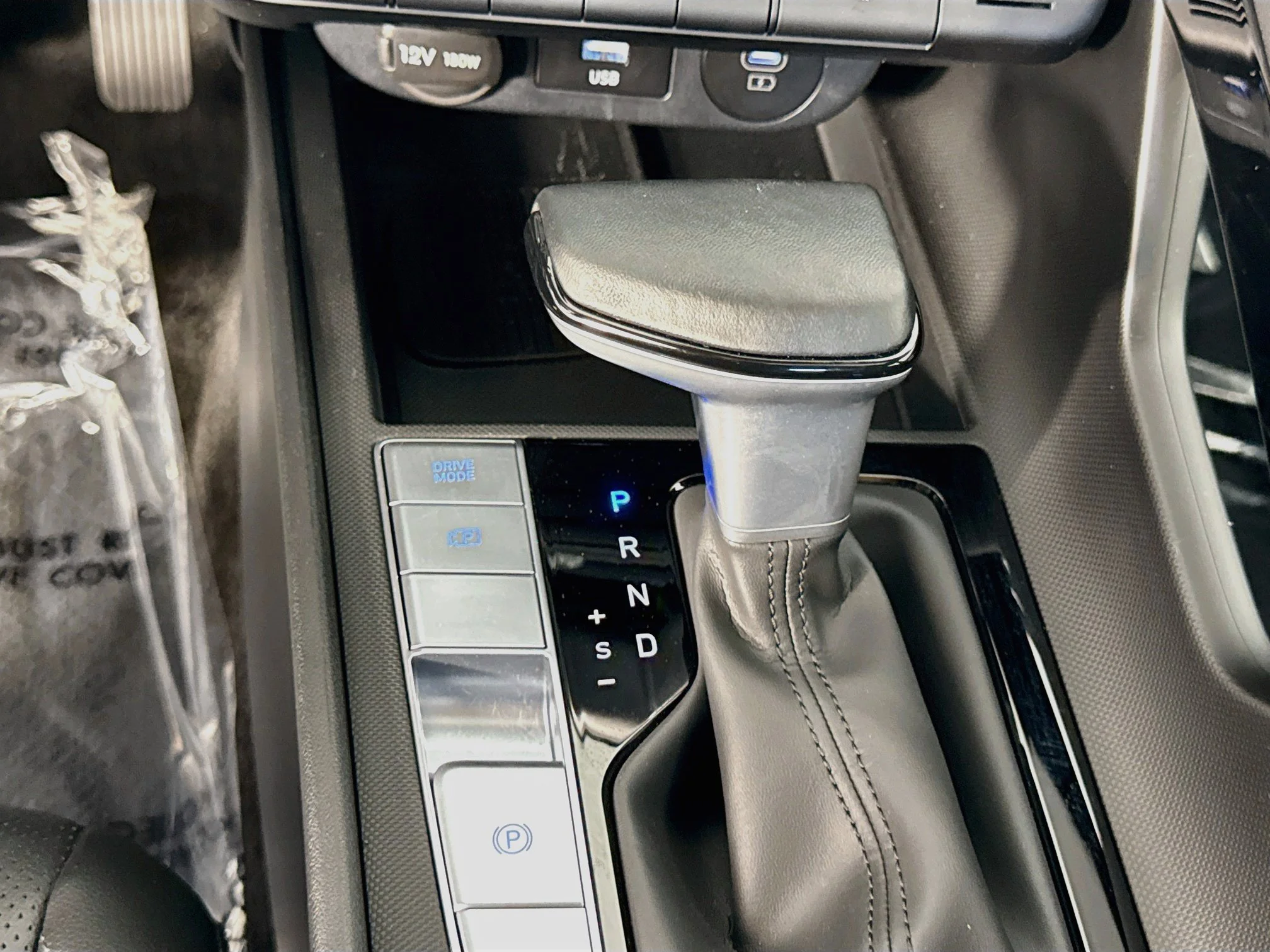 Used 2025  Hyundai Limited image 19