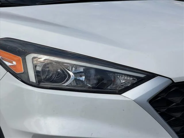 Used 2021 White Cream Hyundai SE image 14