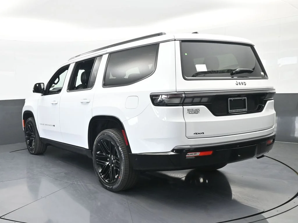 New 2026 Bright White Clear-Coat Exterior Paint Jeep Limited Reserve image 4