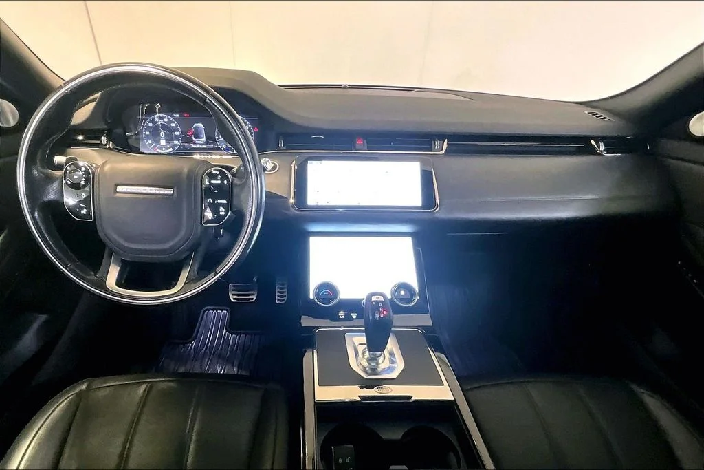 Used 2020 White Land Rover R-Dynamic HSE image 15