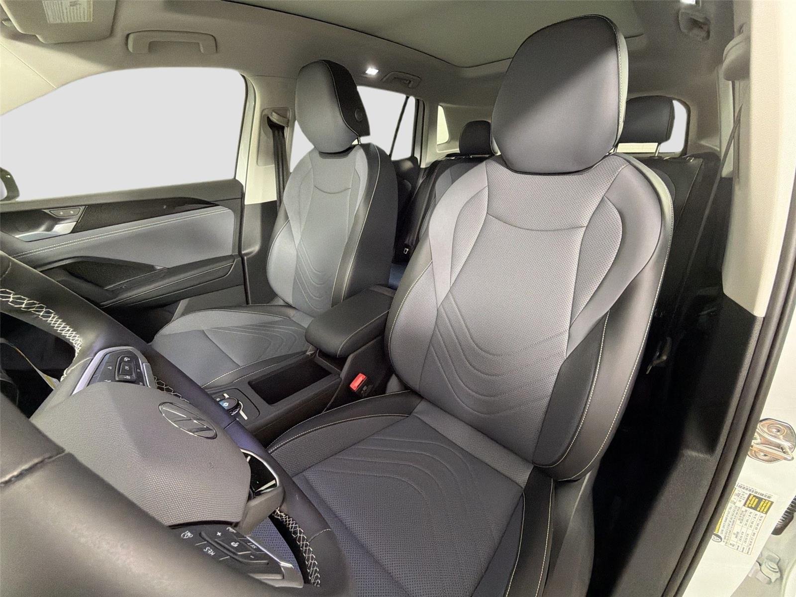 New 2026 Pure White Volkswagen SE image 19
