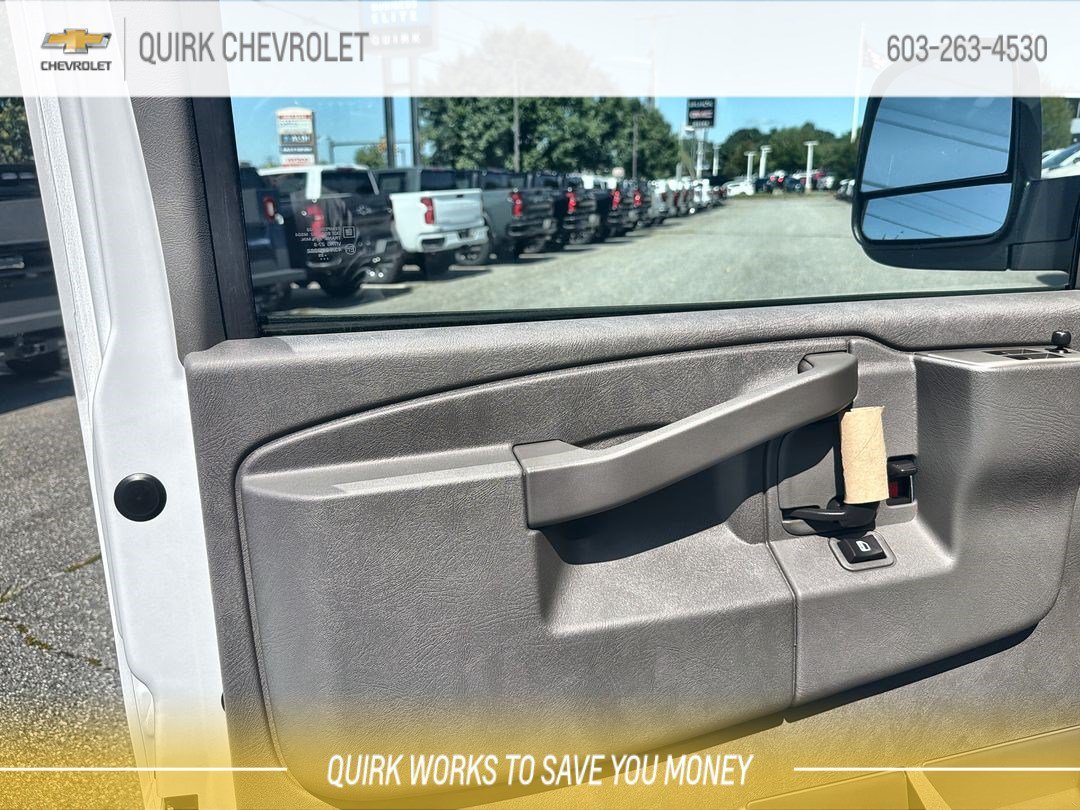 2025 Chevrolet Express Cargo Work Van - Photo 16