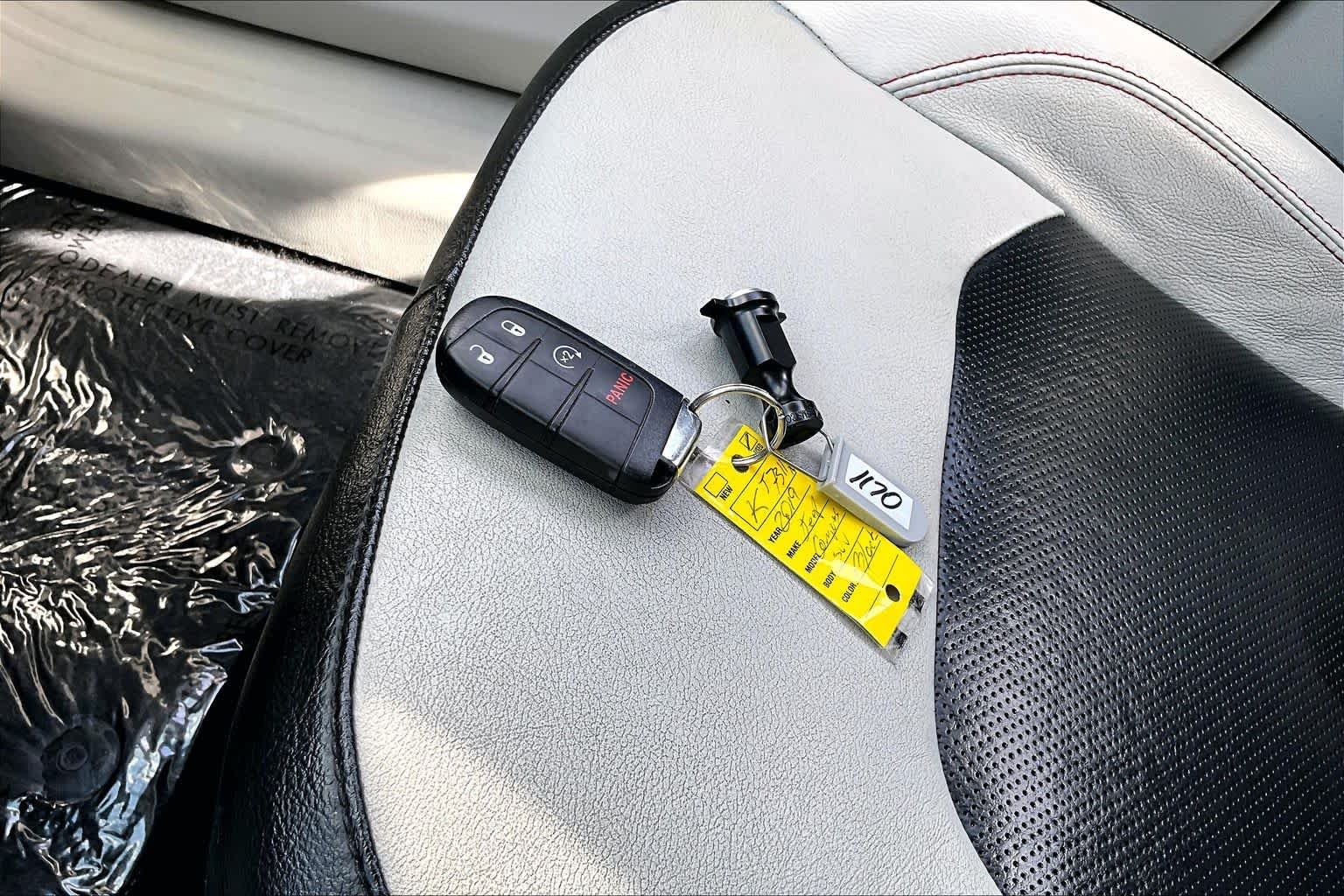 Used 2019 Diamond Black Crystal Pearlcoat Jeep Limited image 13