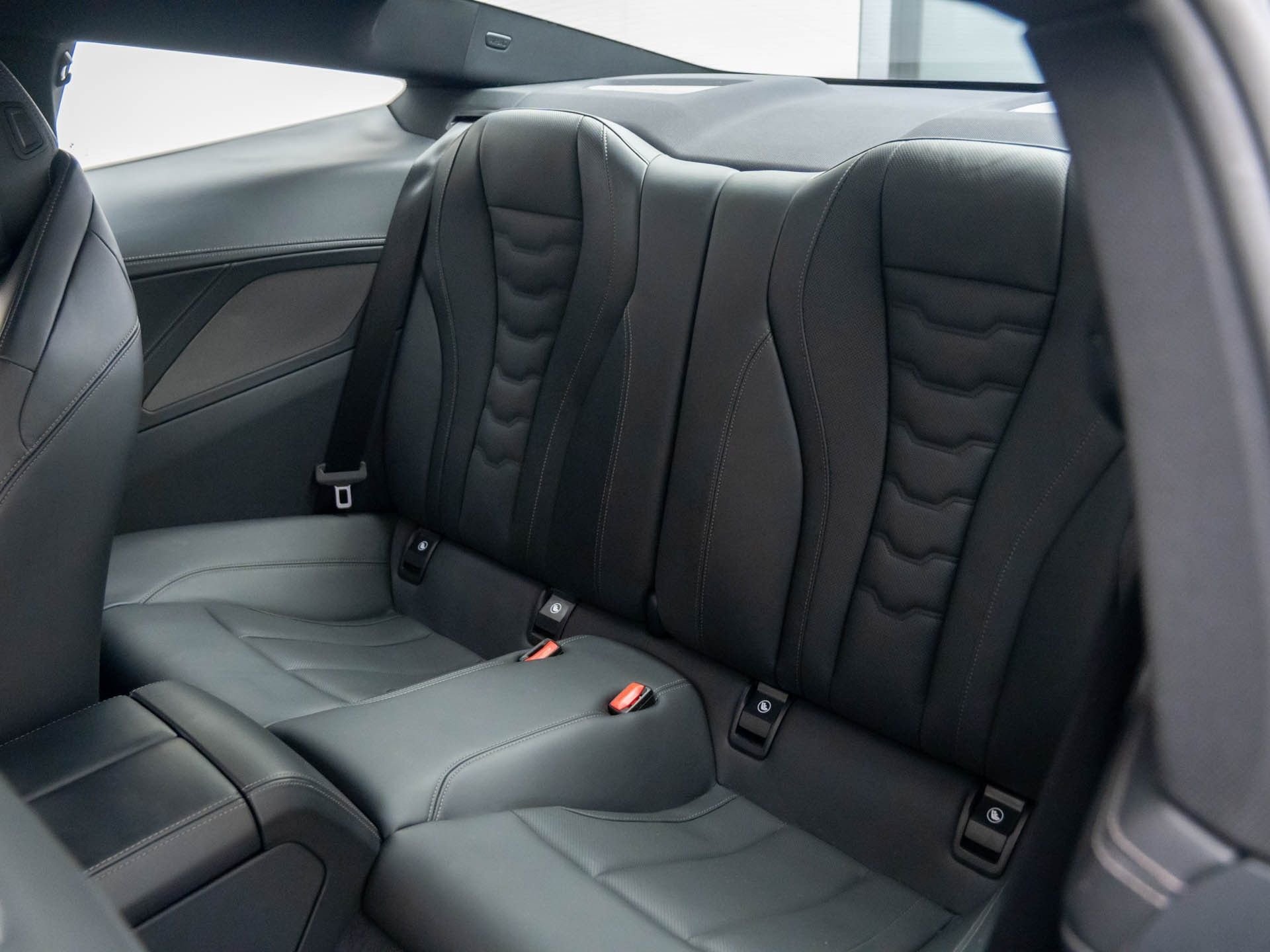 2025 BMW 8 Series M850i - Photo 19