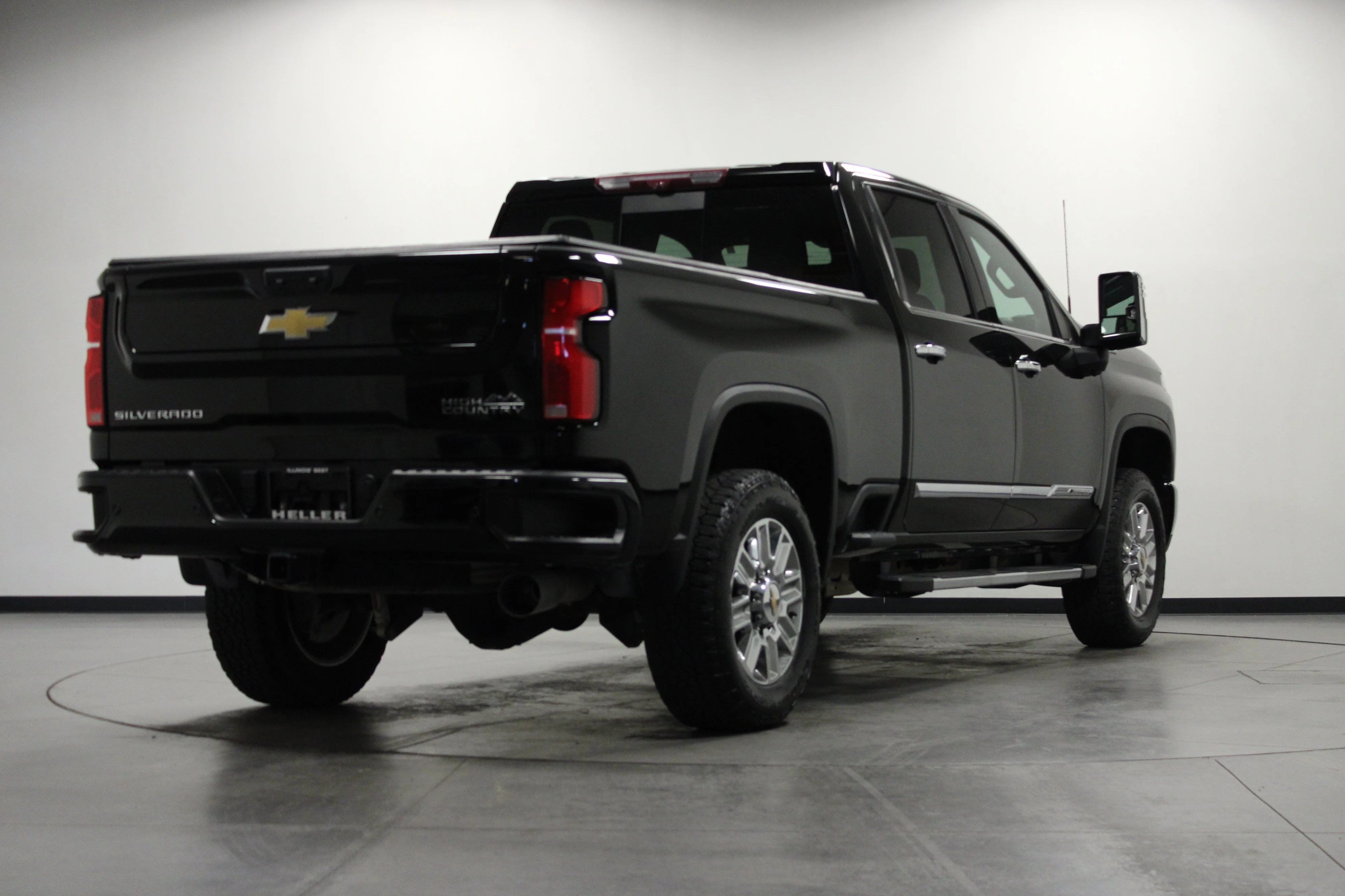 Used 2024 Black Chevrolet High Country image 4