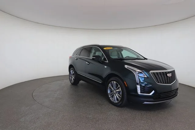 Used 2025 Green Cadillac Premium Luxury image 28