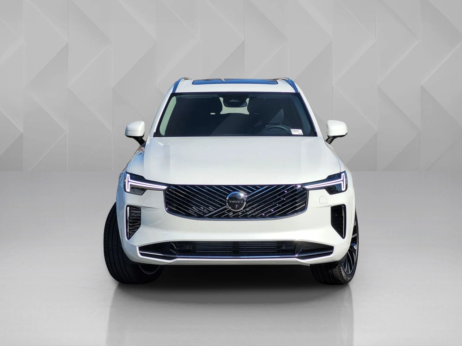 New 2026 White Volvo T8 Plus image 2