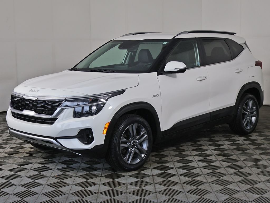 Used 2022 White Kia S image 7