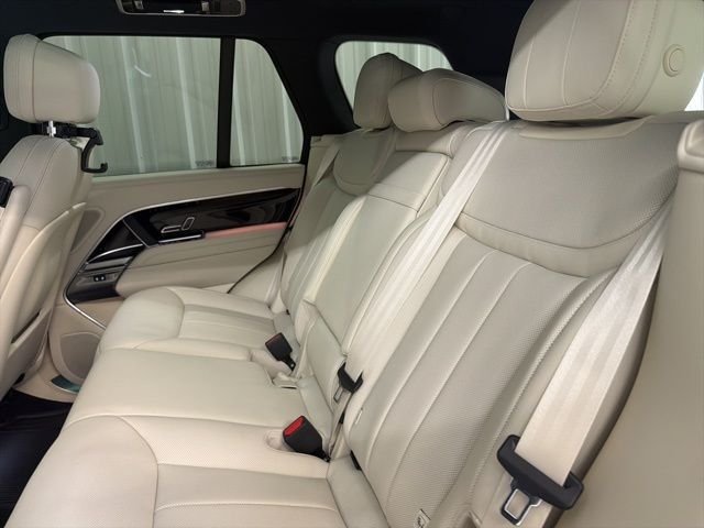 New 2026 Eiger Grey Land Rover SE image 14