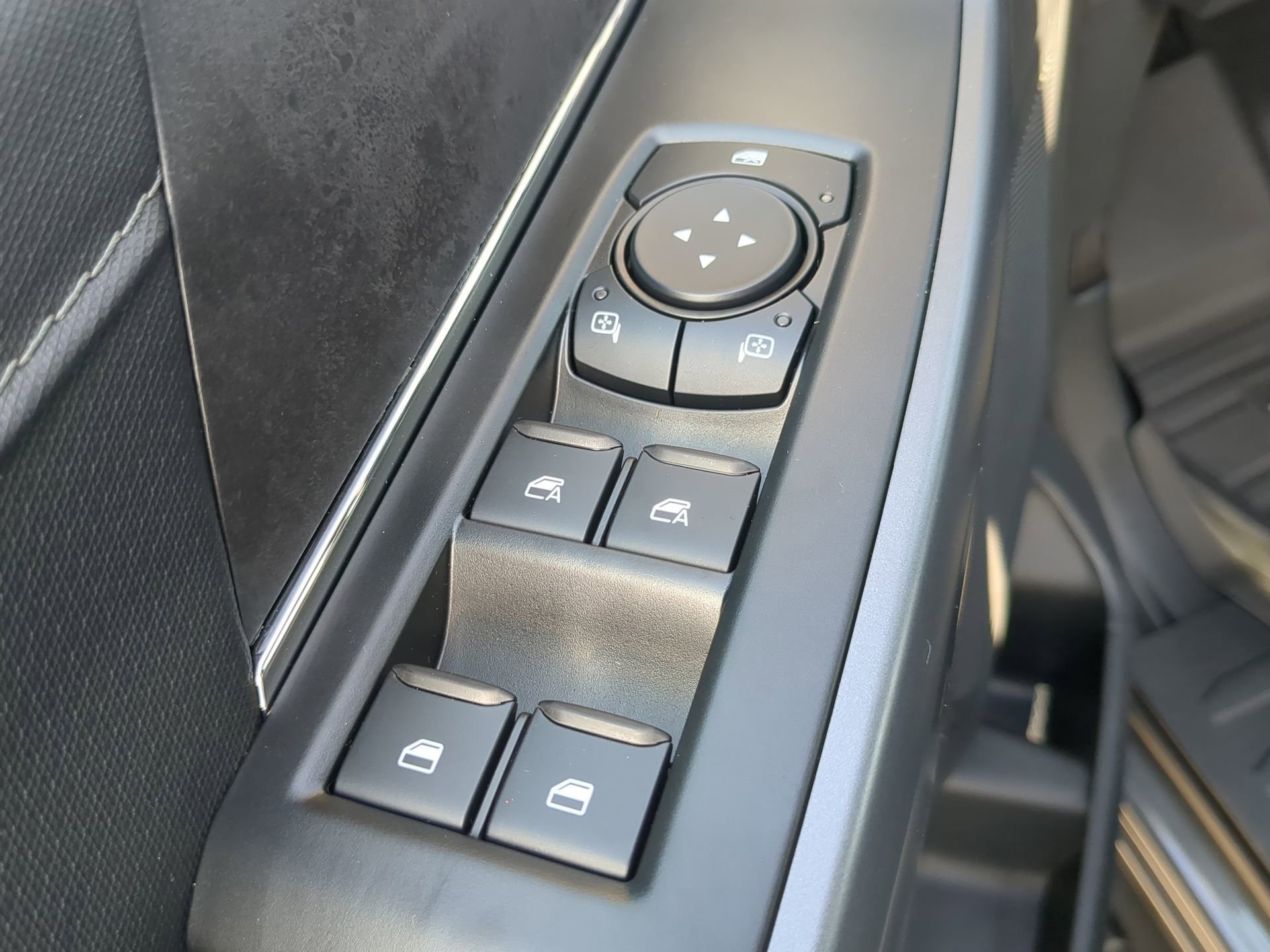 New 2026 Carbonized Gray Metallic Ford XLT image 52