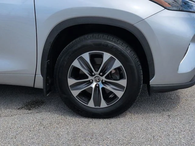 Certified Used 2024 2024 TOYOTA HIGHLANDER XLE Toyota XLE image 11