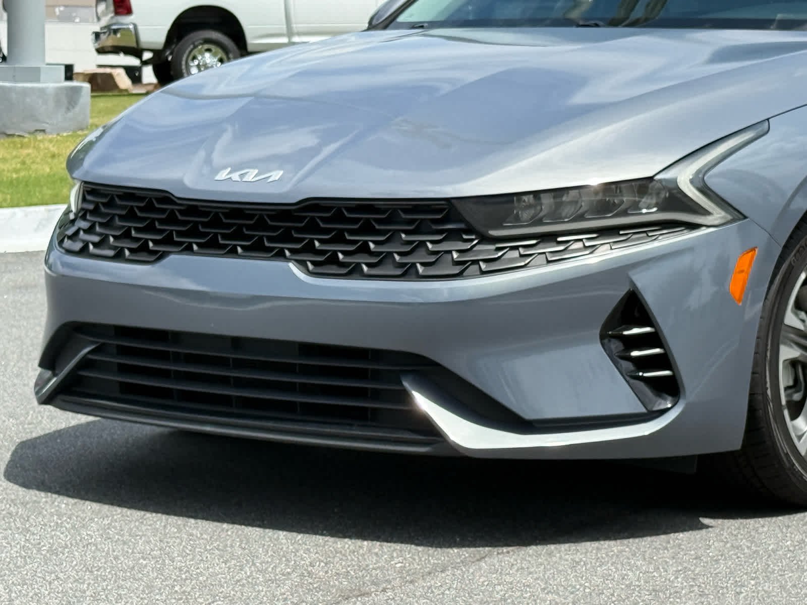 Used 2023 Everlasting Silver Kia EX image 9