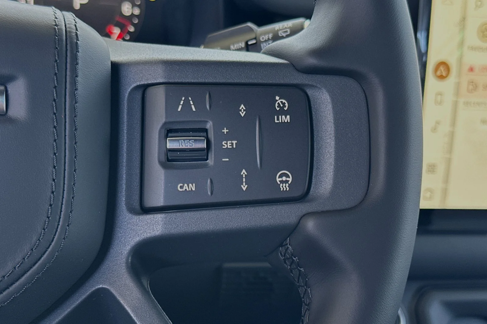 New 2024 Santorini Black Land Rover X-Dynamic SE image 25