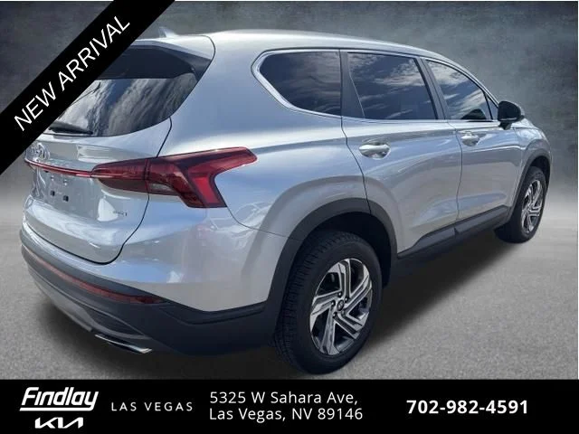 Used 2022 Silver Hyundai SE image 4