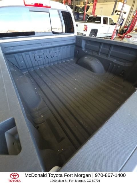 Used 2016 White GMC SLT image 17