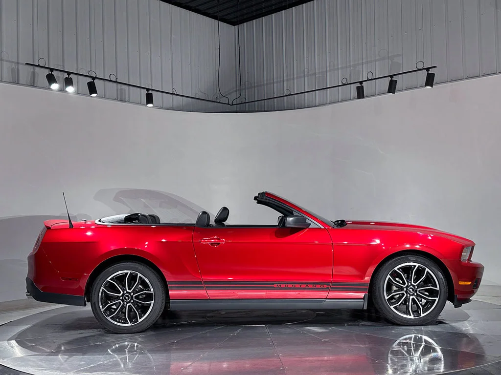 Used 2010 Red Ford V6 image 5