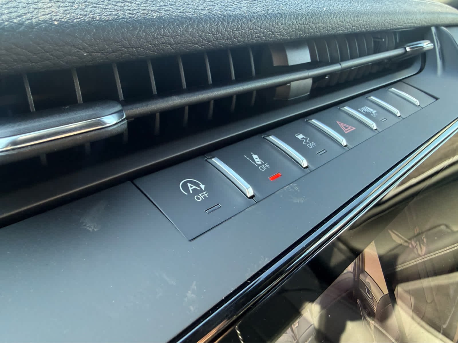 New 2026 Baltic Gray Metallic Clear-Coat Exterior Paint Jeep Limited Reserve image 26