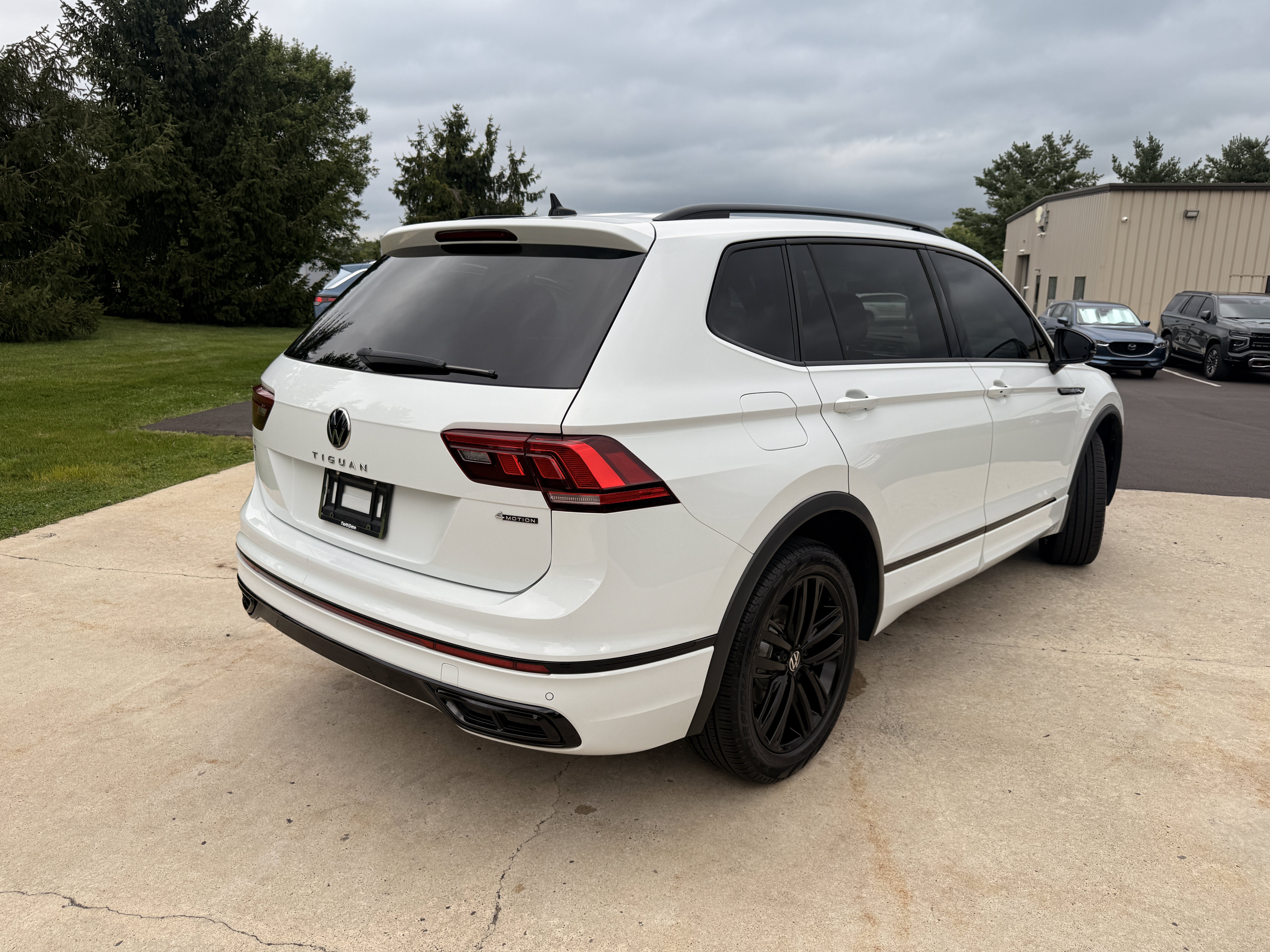 Used 2022  Volkswagen SE R-Line Black image 13