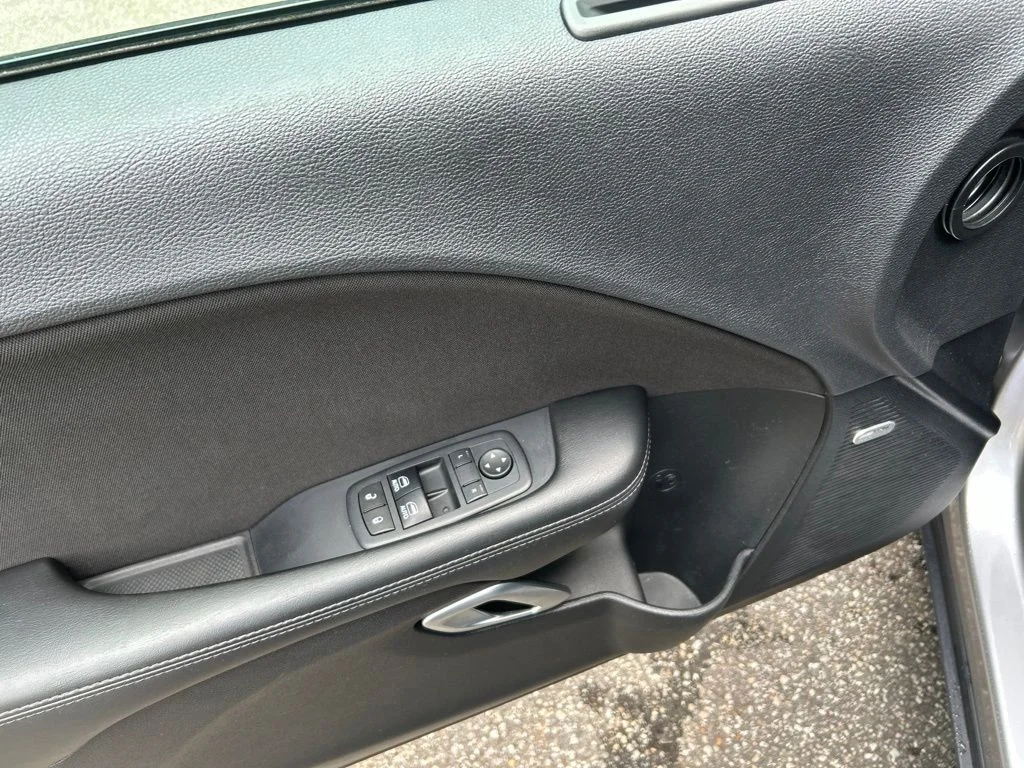 Used 2016 Silver Dodge R/T Shaker image 14