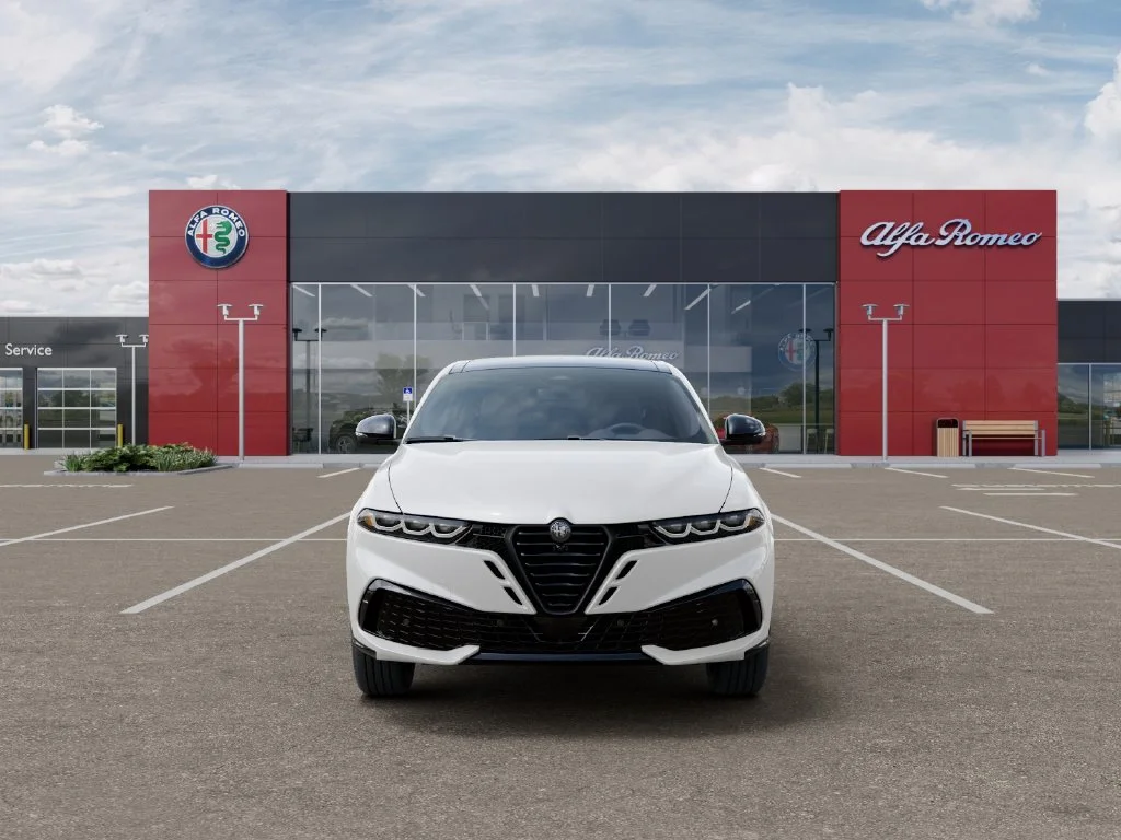 New 2026 Milano White Exterior Paint Alfa Romeo Base image 6