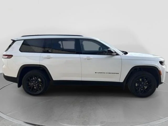 New 2026 Bright White Clear-Coat Exterior Paint Jeep Altitude image 7