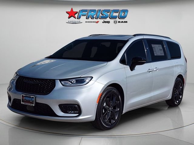 New 2026 Silver Mist Clear-Coat Exterior Paint Chrysler Select image 3