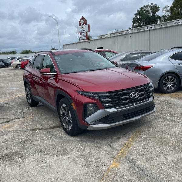 Used 2025 Red Hyundai SEL Convenience image 3