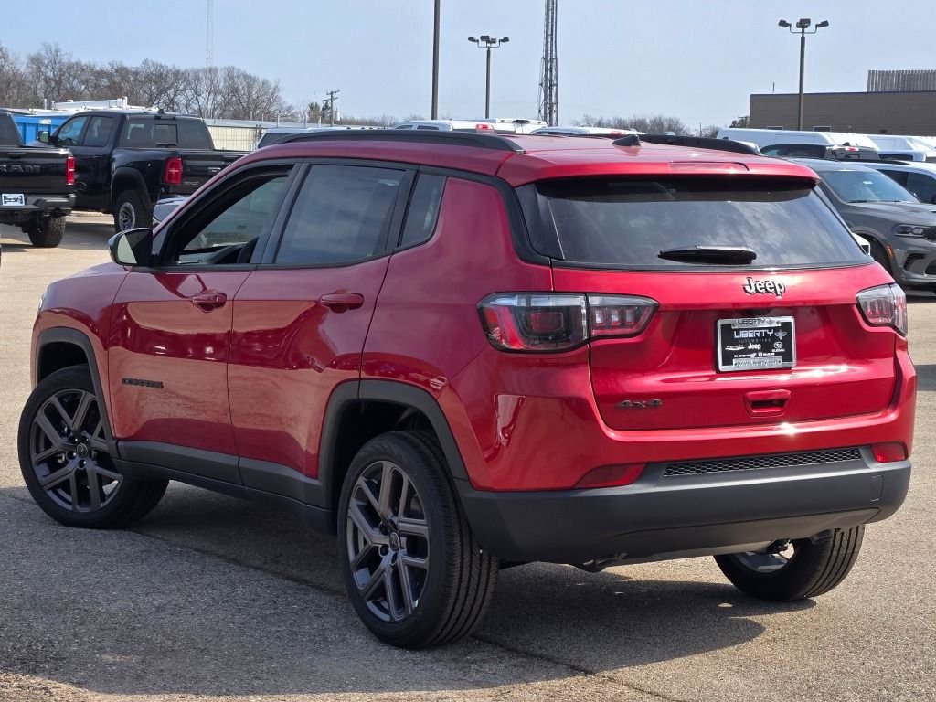 New 2026 Red Hot Pearl-Coat Exterior Paint Jeep Latitude image 15