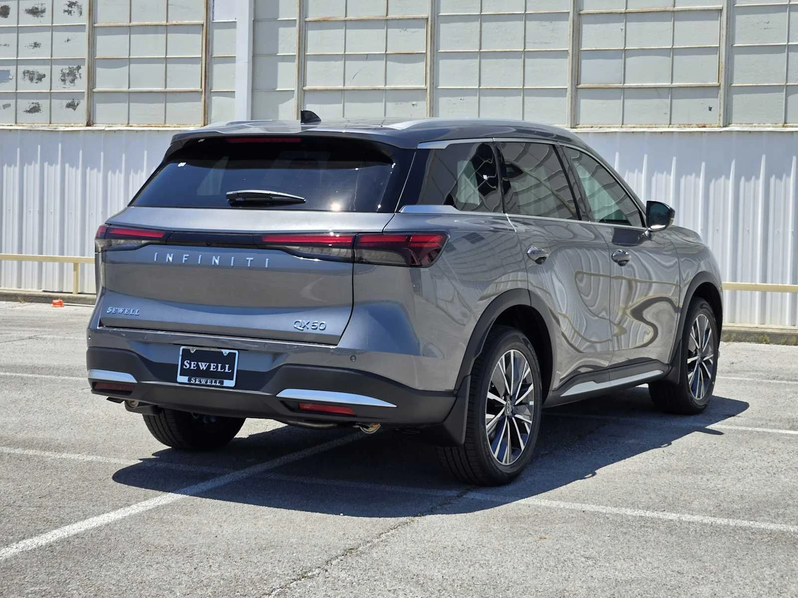 New 2026 GRAPHITE SHADOW INFINITI Luxe FWD image 4