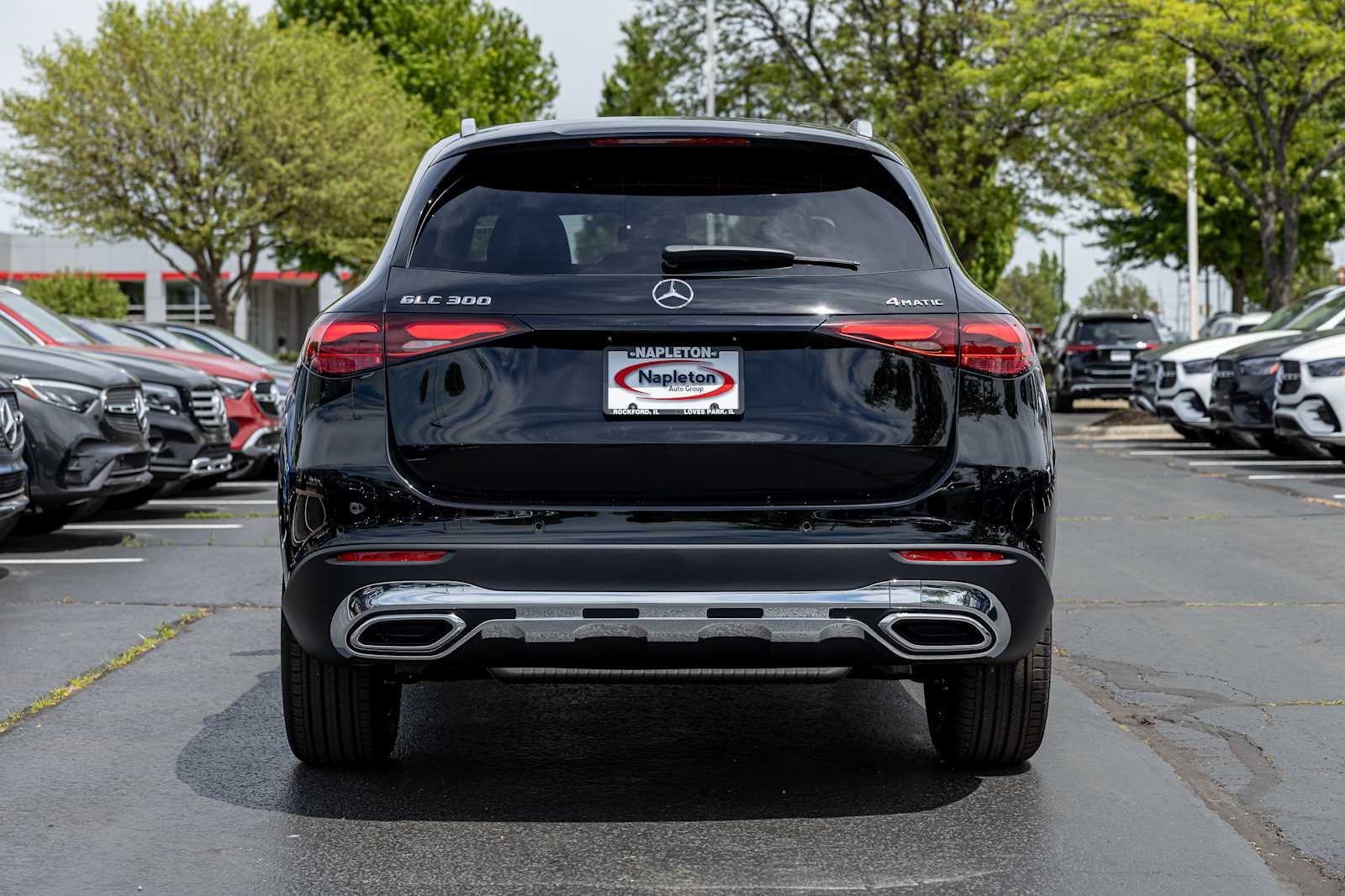 New 2026 BLACK Mercedes-Benz GLC 300 image 4