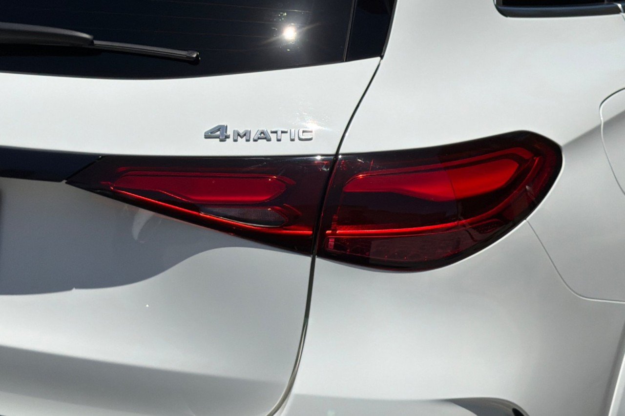 Used 2024 Polar White Mercedes-Benz GLC 300 image 27