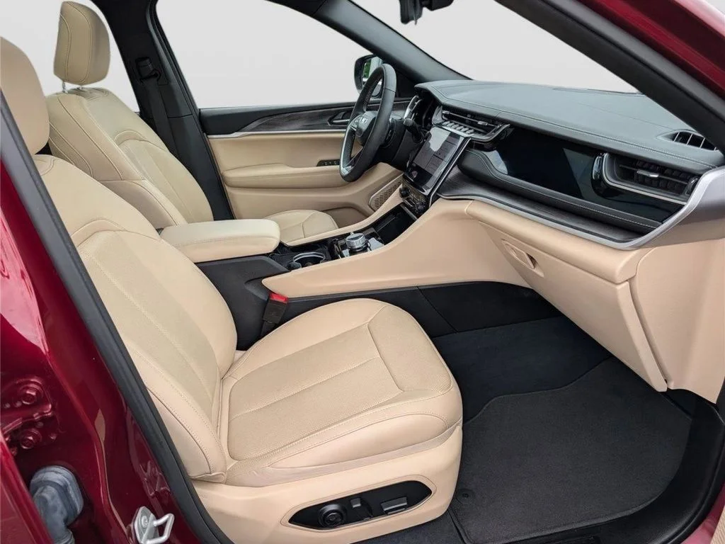 Used 2022 Velvet Red Pearlcoat Jeep 4xe image 11