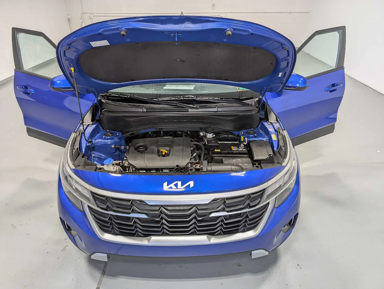 Certified Used 2024 Neptune Blue Kia LX image 13