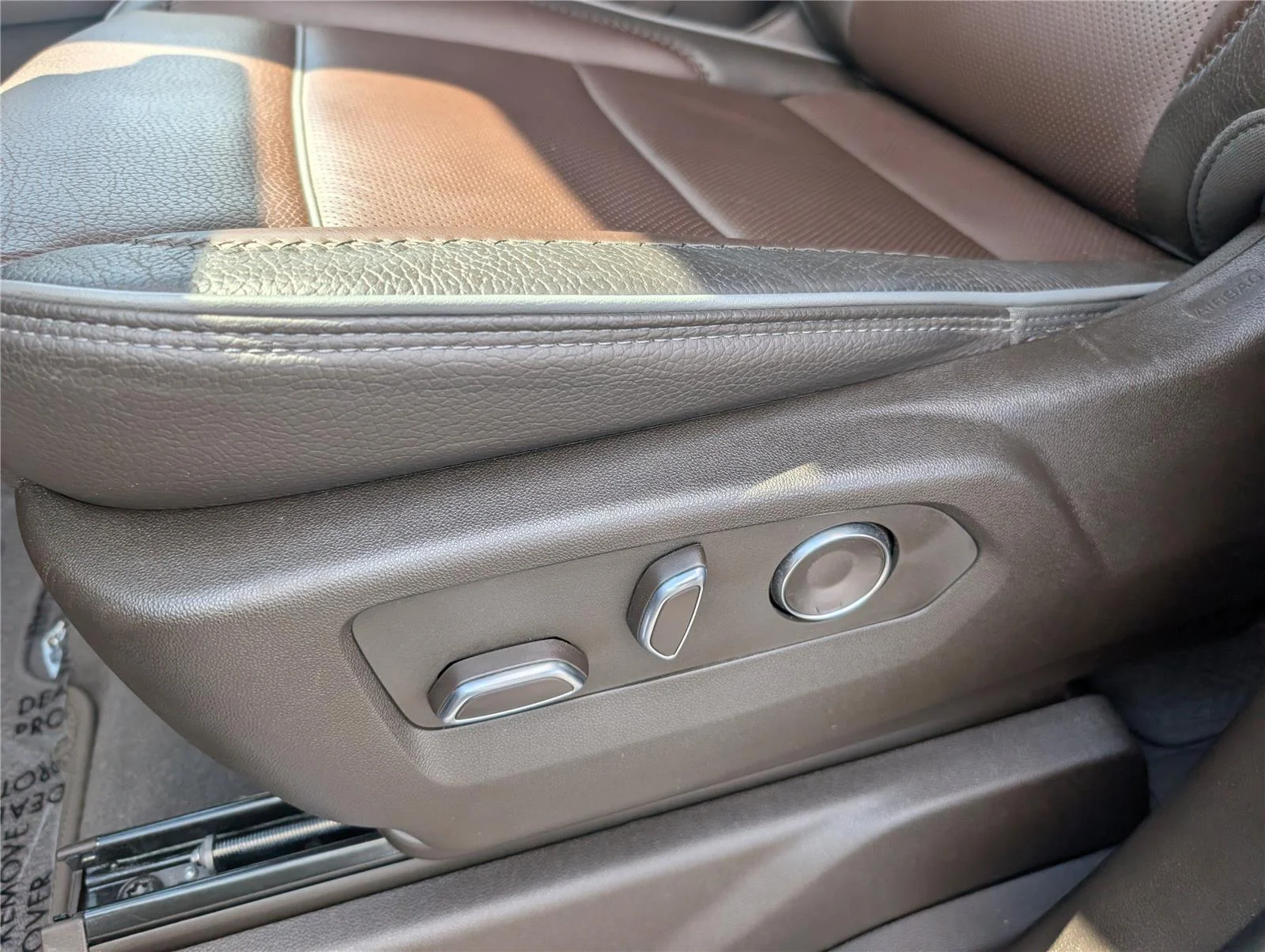 Used 2024 Sterling Metallic GMC Denali image 9