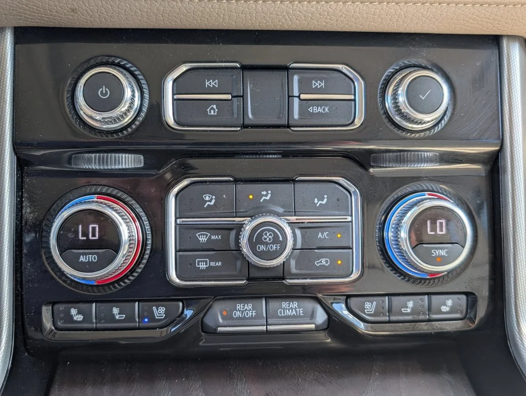 Used 2023 Green GMC Denali image 28